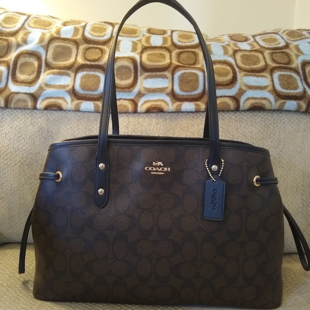 🍁BNWOT Authentic Coach Drawstring Carryall🍁